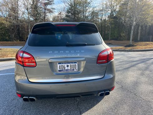 Used 2014 Porsche Cayenne Turbo S image 9