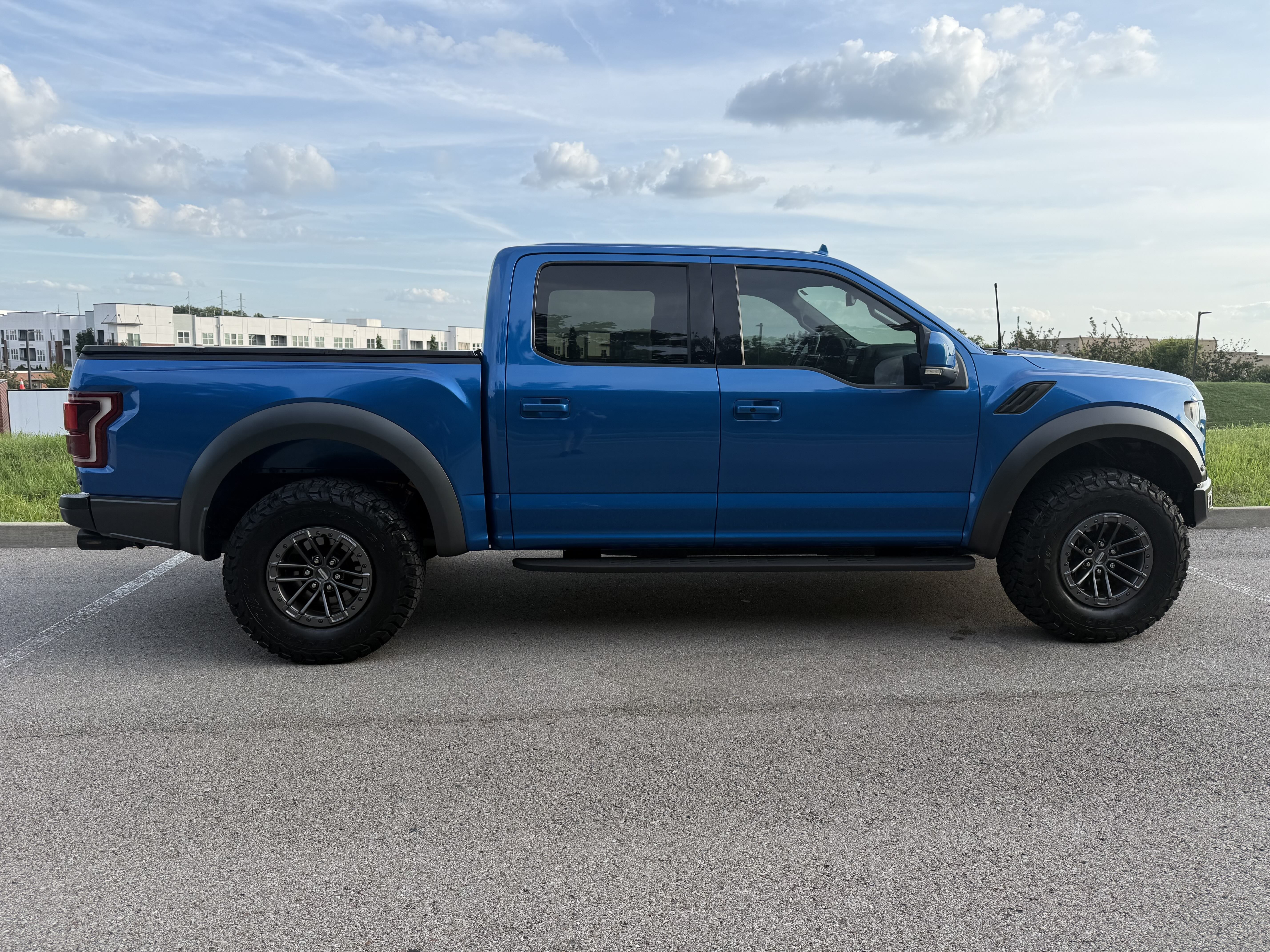 Used 2019 Ford F150 Raptor w/ Equipment Group 802A Luxury AWD/4WD image 8
