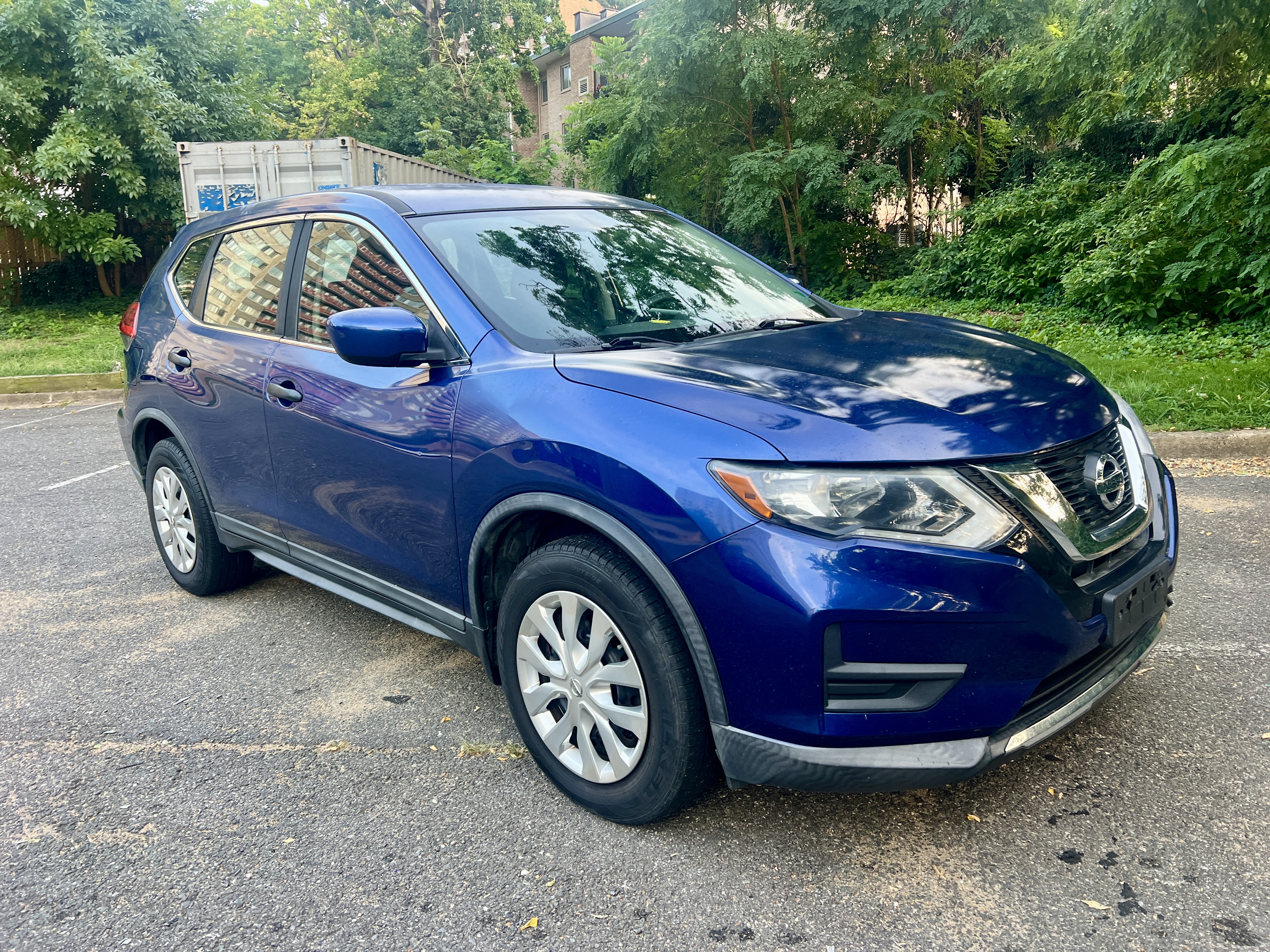Used 2017 Nissan Rogue S AWD/4WD image 4