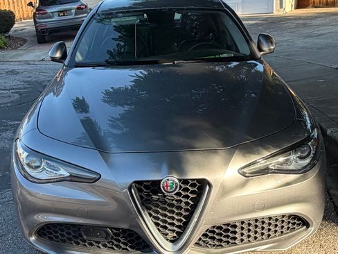 Used 2017 Alfa Romeo Giulia image 4