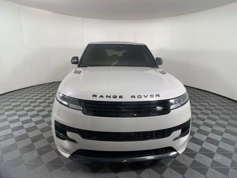 Used 2025 Land Rover Range Rover Sport Dynamic SE image 4