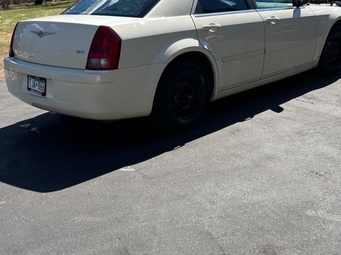 Used 2006 Chrysler 300 RWD image 6