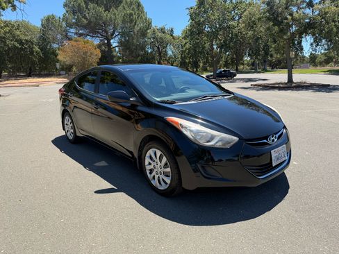 Used 2012 Hyundai Elantra GLS FWD image 11