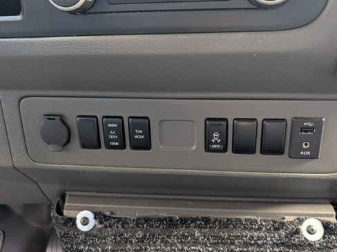Used 2020 Nissan NV 2500 SV image 15