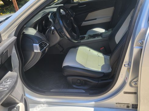 Used 2017 Jaguar XE R-Sport image 5