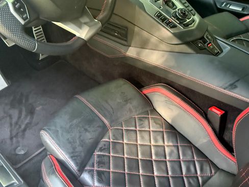 Used 2018 Lamborghini Aventador S AWD/4WD image 4