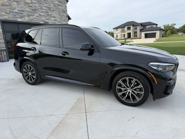 Used 2022 BMW X5 xDrive40i w/ M Sport Package AWD/4WD image 1