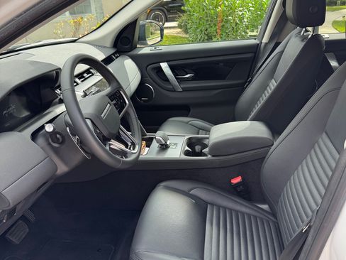 Used 2025 Land Rover Discovery Sport S image 9