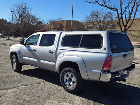 Used 2006 Toyota Tacoma PreRunner w/ SR5 Pkg #2 image 37