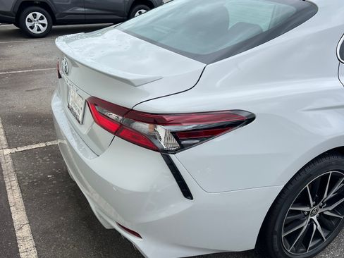 Used 2024 Toyota Camry SE image 8