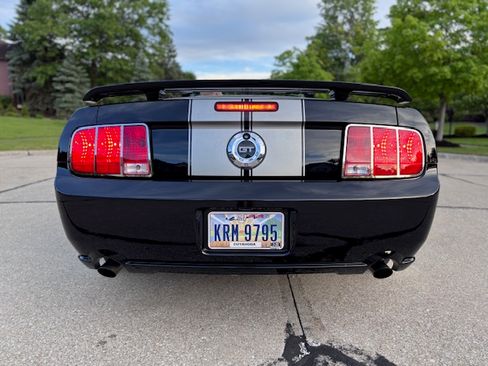 Used 2006 Ford Mustang GT RWD image 12