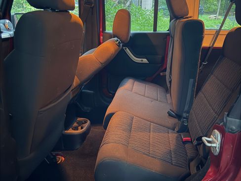 Used 2012 Jeep Wrangler Unlimited Sahara w/ Dual Top Group AWD/4WD image 10
