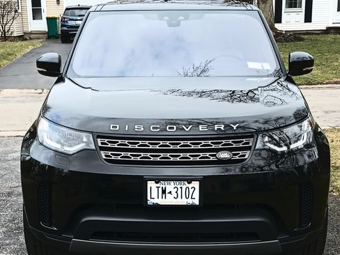 Used 2020 Land Rover Discovery SE image 1