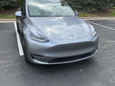 Used 2024 Tesla Model Y Performance AWD/4WD image 2