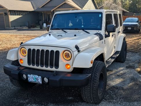 Used 2011 Jeep Wrangler Unlimited Sahara w/ Connectivity Group image 2