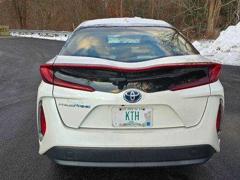 Used 2018 Toyota Prius Prime Premium image 5