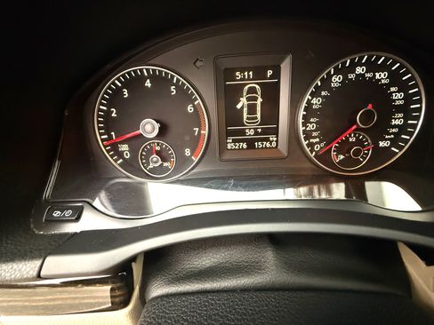 Used 2014 Volkswagen Eos Executive image 6