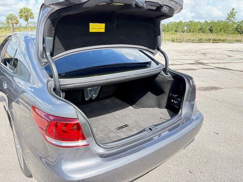 Used 2013 Lexus LS 460 w/ Comfort Pkg RWD image 5