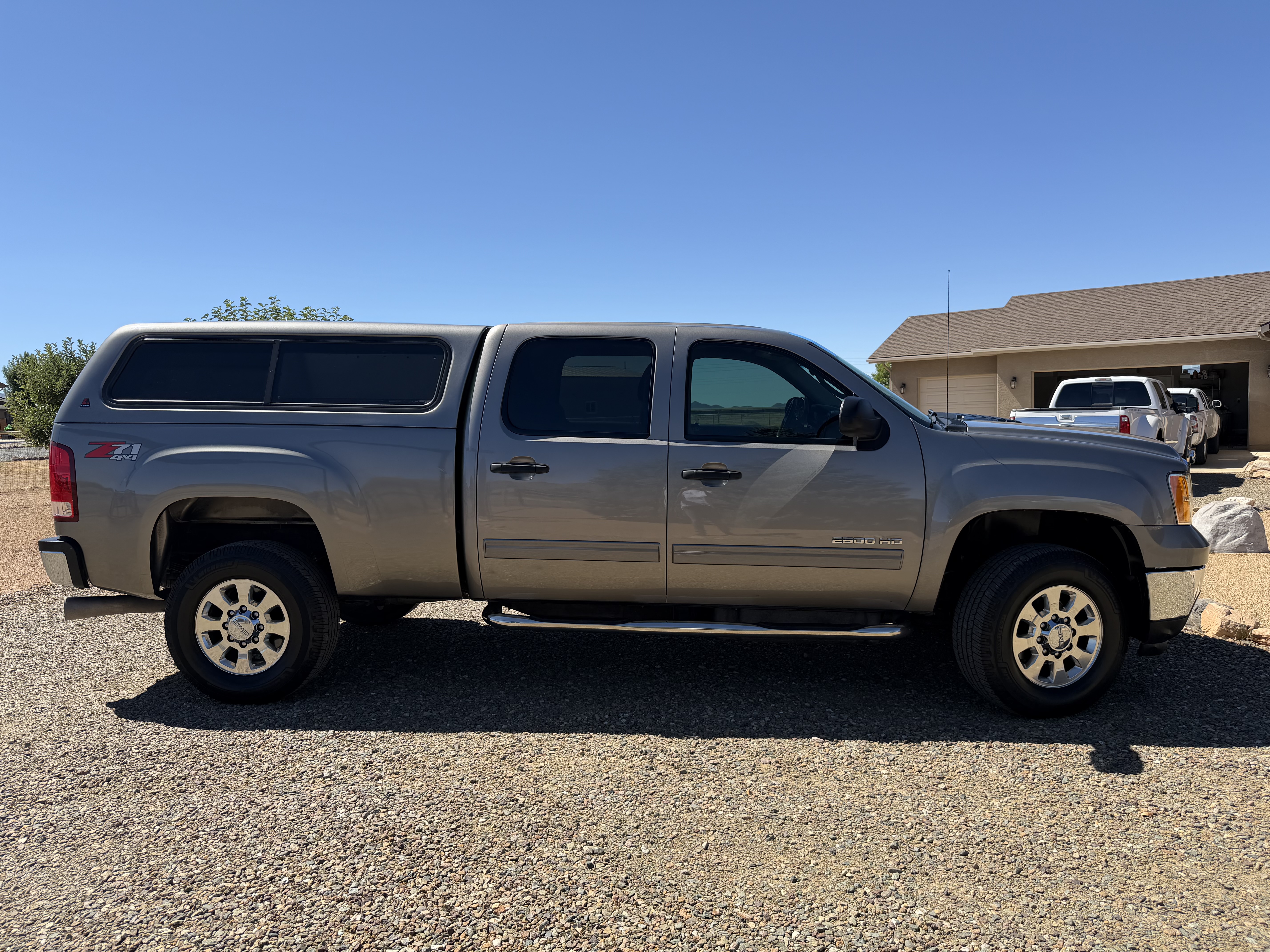 Used 2014 GMC Sierra 2500 SLE w/ SLE Preferred Package AWD/4WD image 1