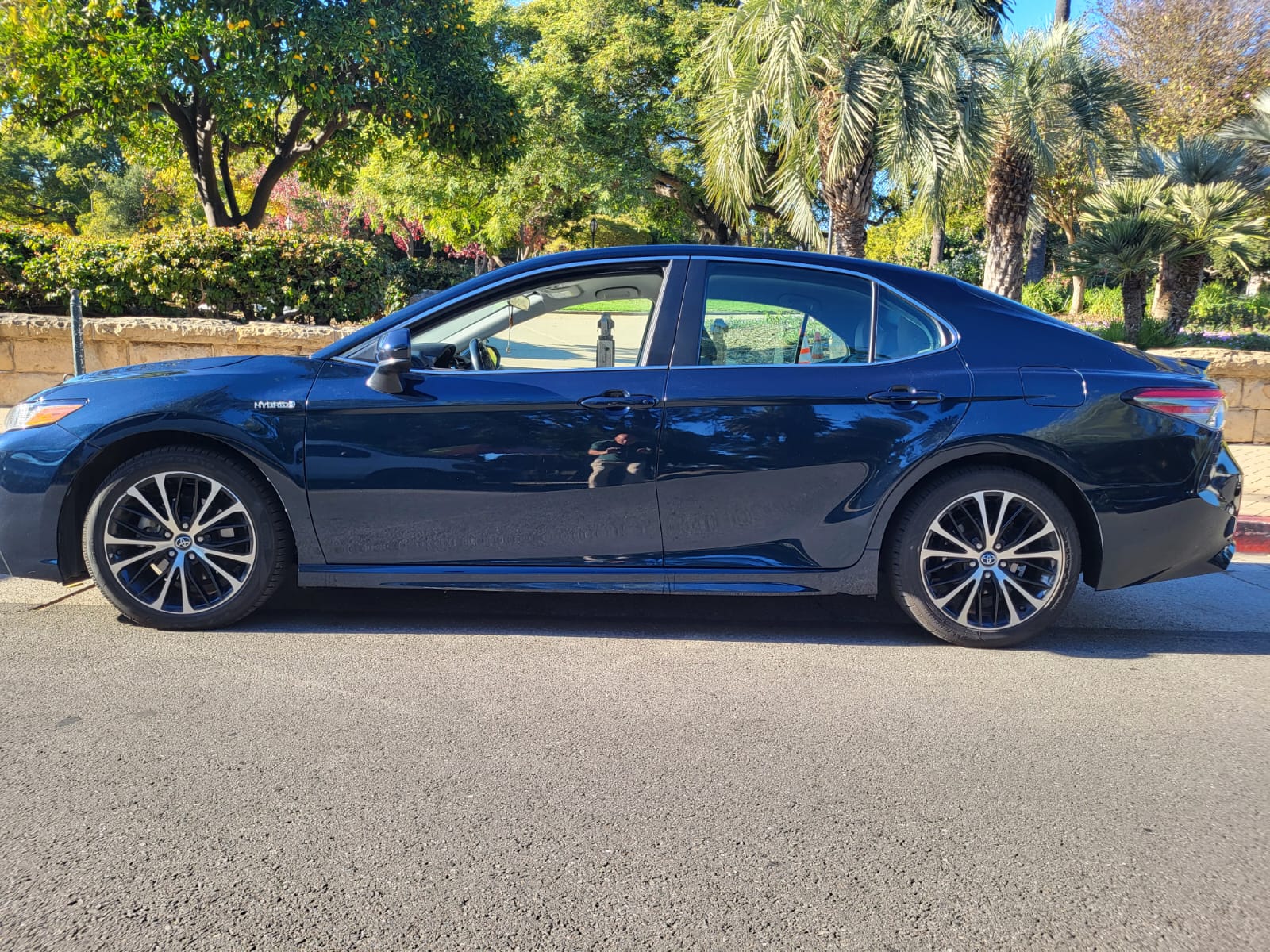 Used 2019 Toyota Camry SE FWD image 5
