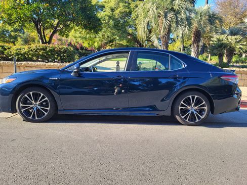 Used 2019 Toyota Camry SE image 5