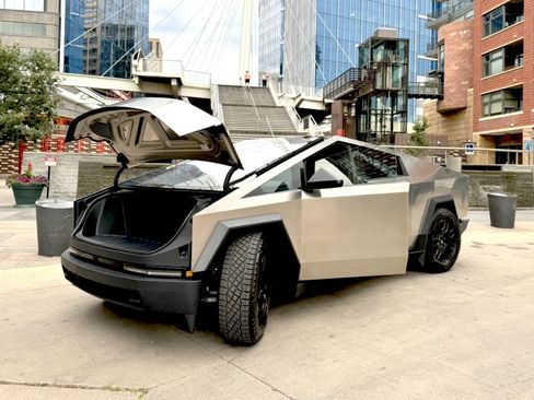 Used 2024 Tesla Cybertruck AWD Crew Cab image 2