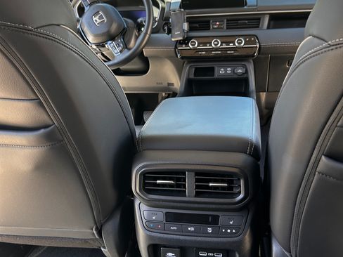 Used 2023 Honda Pilot Elite image 9