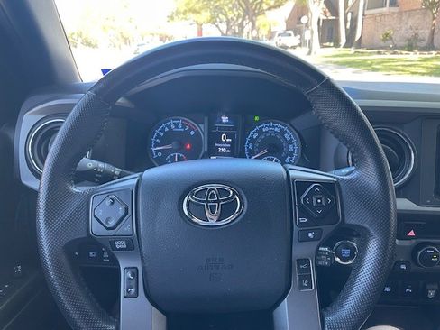 Used 2021 Toyota Tacoma TRD Off-Road w/ Technology Package image 17