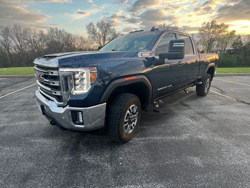 Used 2022 GMC Sierra 2500 SLE w/ Preferred Package AWD/4WD image 1