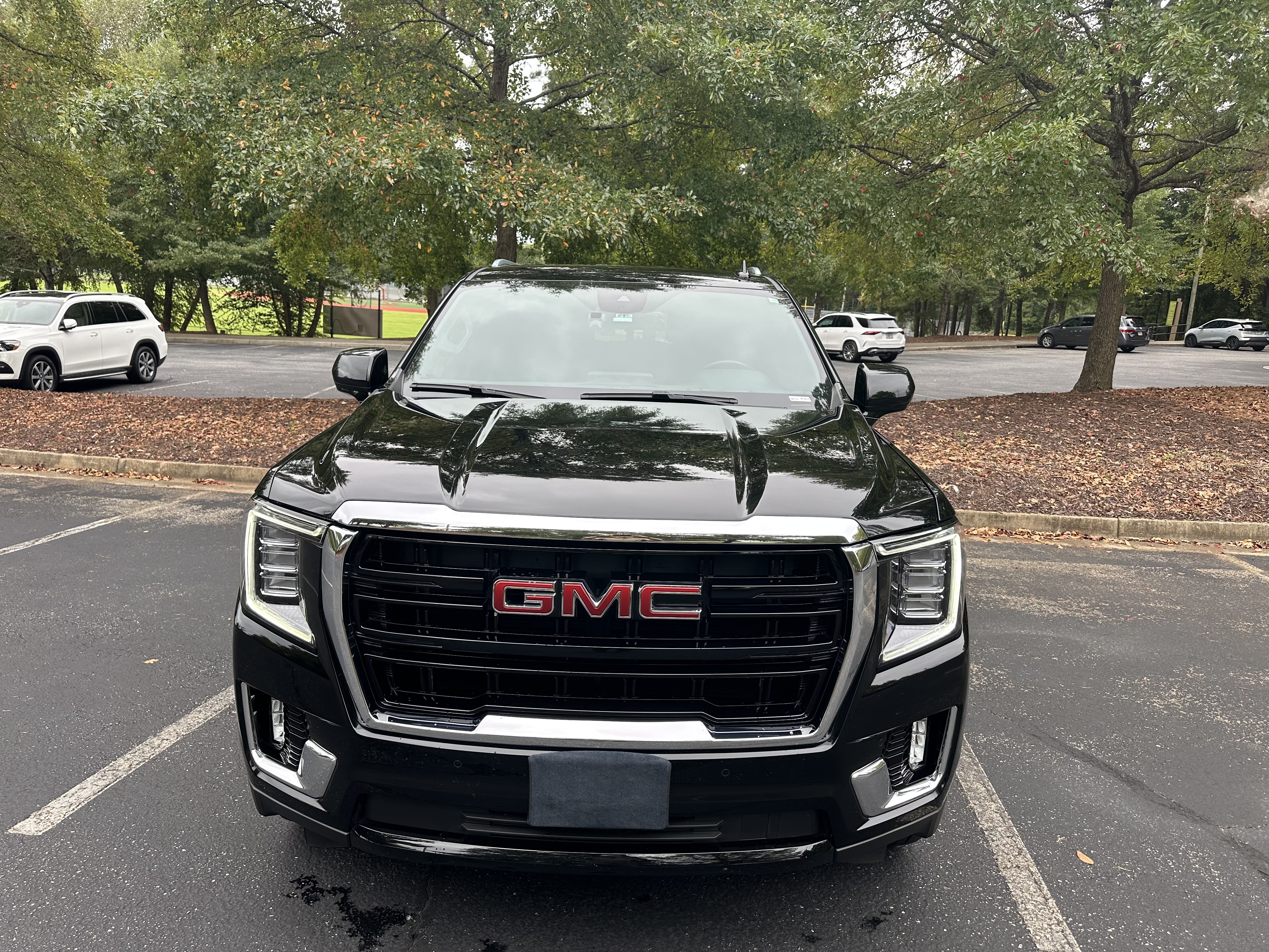 Used 2024 GMC Yukon XL SLE w/ Gmc Pro Safety Plus Package AWD/4WD image 2