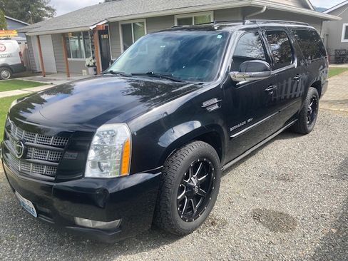 Used 2014 Cadillac Escalade ESV Premium image 4