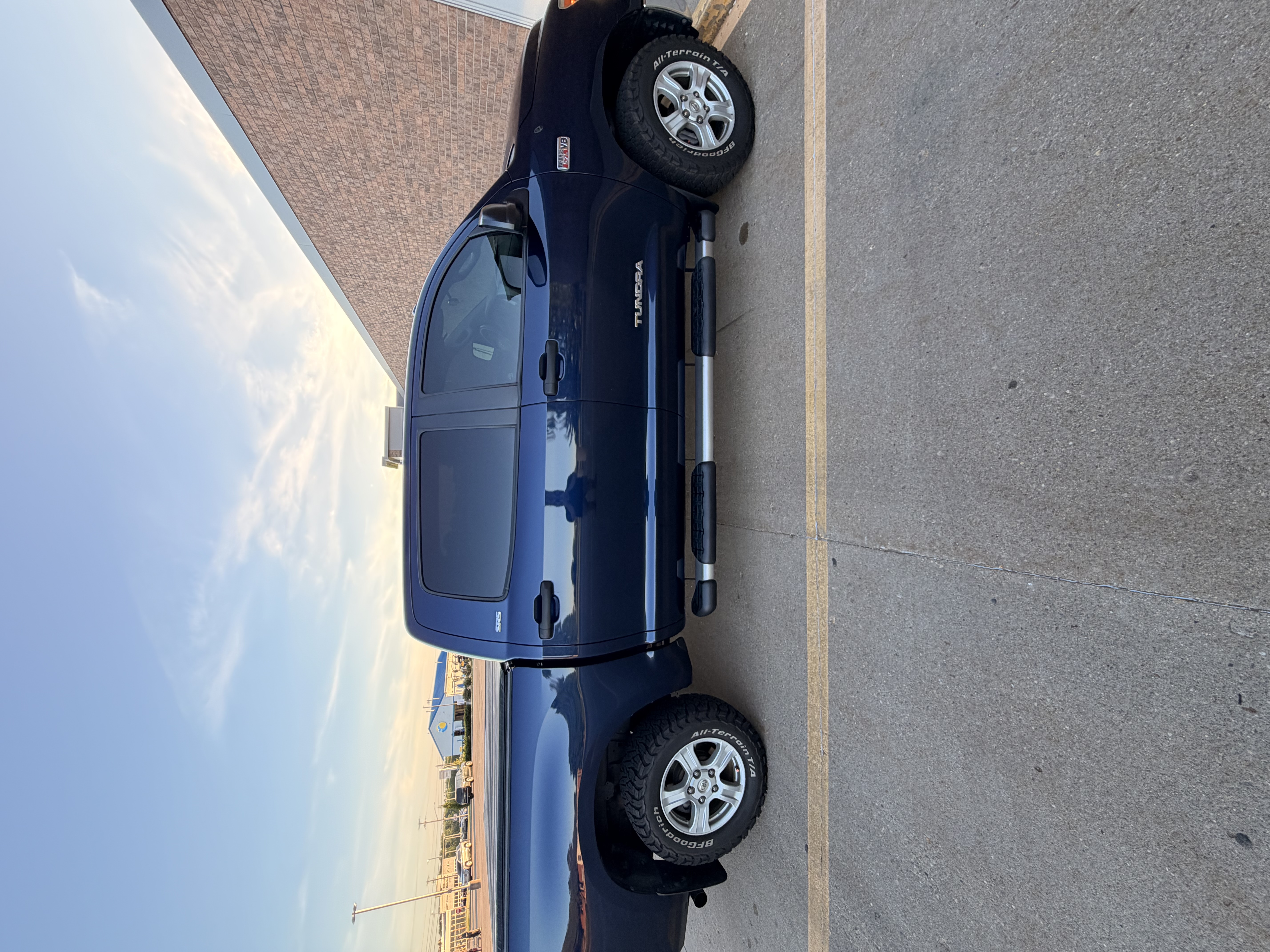 Used 2011 Toyota Tundra 4x4 CrewMax w/ SR5 Pkg image 4