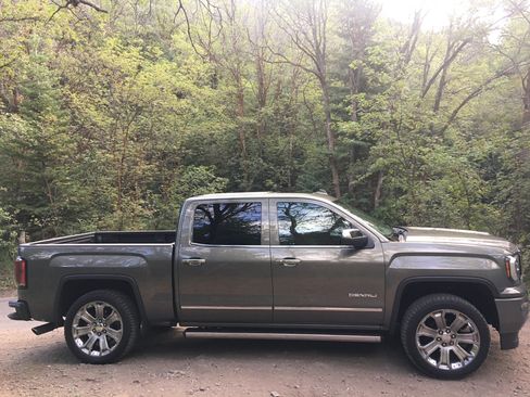 Used 2018 GMC Sierra 1500 Denali w/ Denali Ultimate Package AWD/4WD image 1