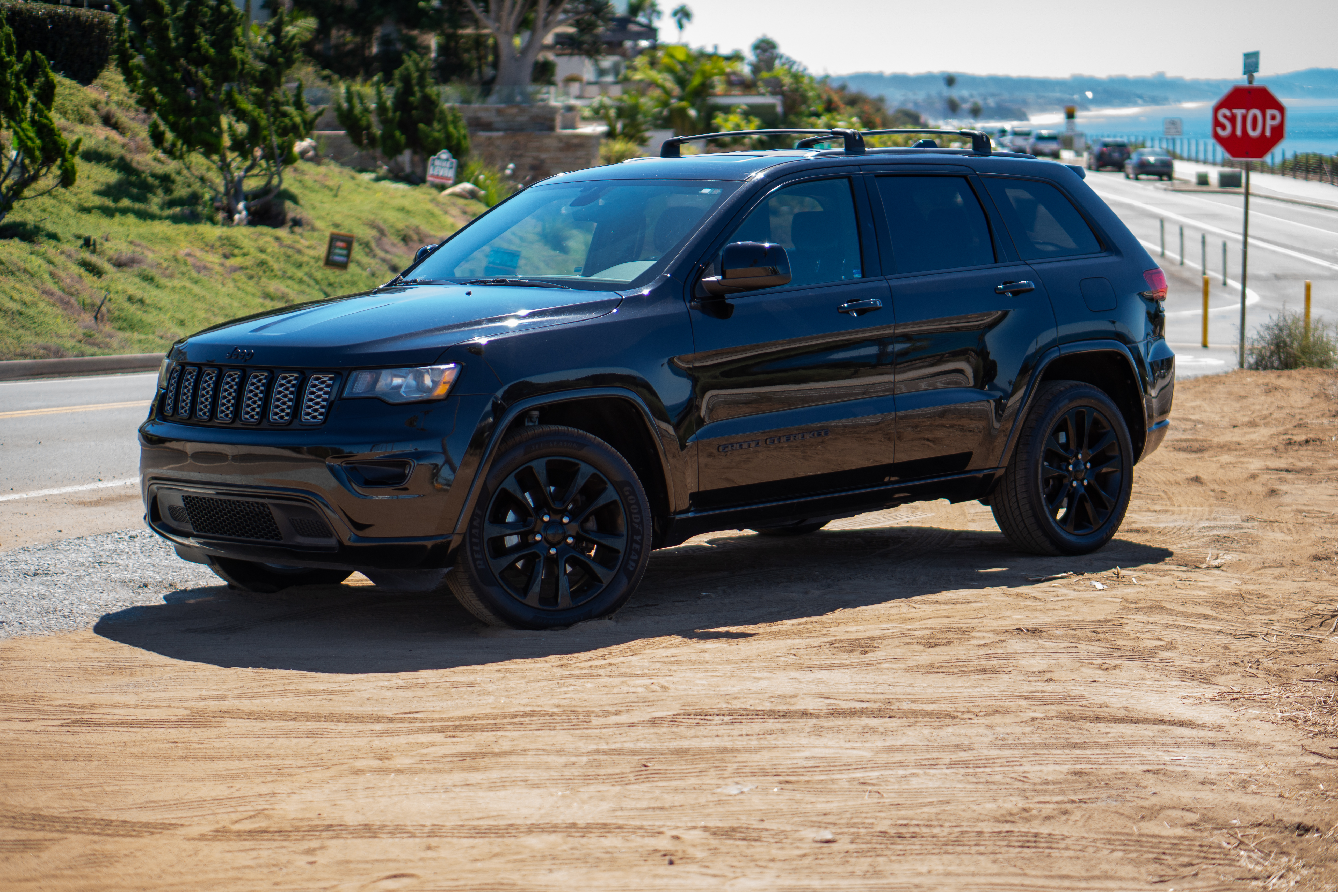 Used 2019 Jeep Grand Cherokee Altitude AWD/4WD image 12