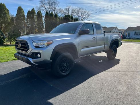 Used 2023 Toyota Tacoma SR5 w/ SX Package image 6