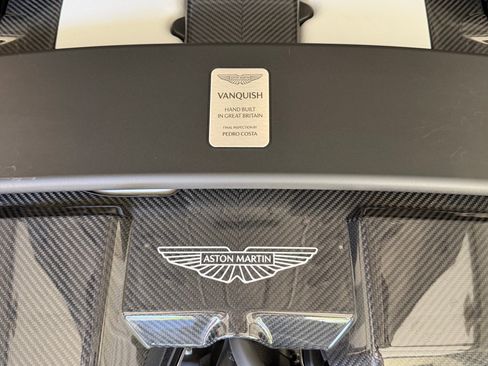 Used 2025 Aston Martin Vanquish RWD image 32