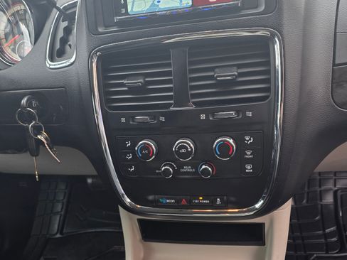 Used 2016 Dodge Grand Caravan SXT w/ Rear Park Assist Package image 9