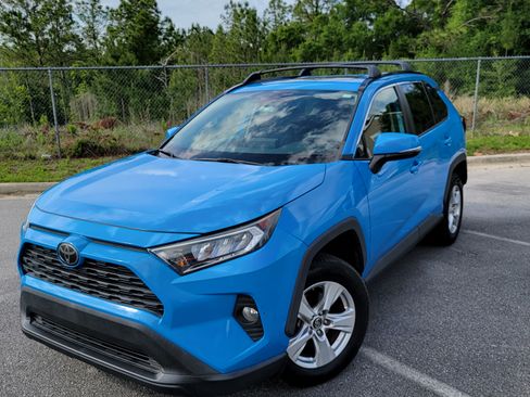 Used 2019 Toyota RAV4 XLE w/ Convenience Package FWD image 4