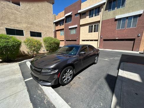 Used 2017 Dodge Charger SE w/ Power Sunroof Group AWD/4WD image 4