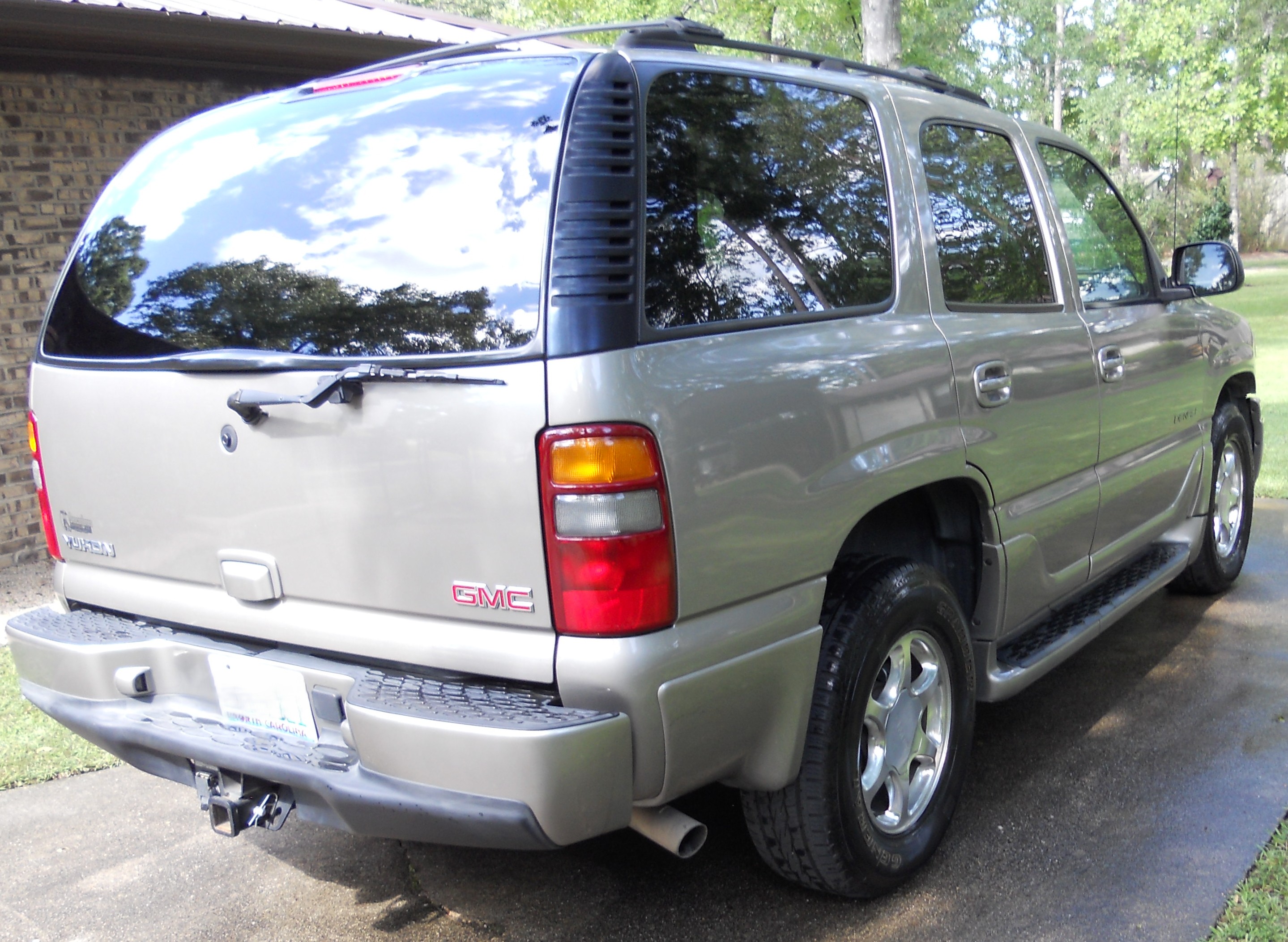 Used 2003 GMC Yukon Denali AWD/4WD image 4