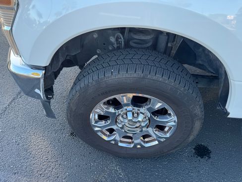 Used 2021 Ford F350 Lariat w/ Chrome Package image 31