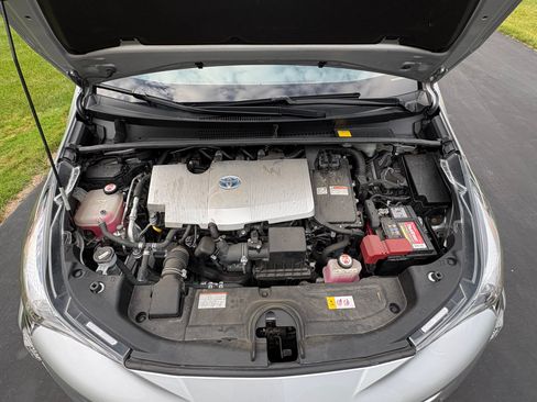 Used 2017 Toyota Prius Four Touring w/ Carpet Mat Package FWD image 11