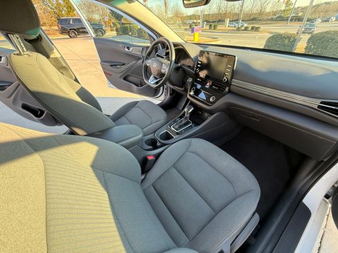 Used 2022 Hyundai Ioniq SEL image 17