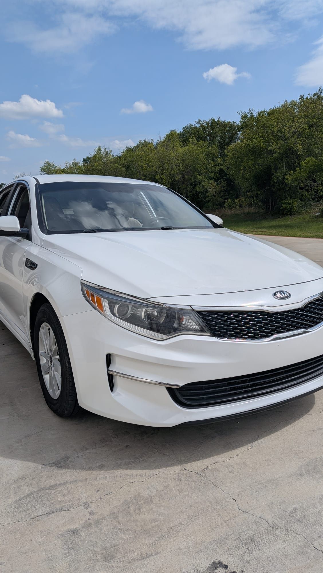 Used 2017 Kia Optima LX FWD image 2