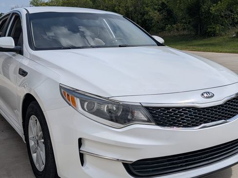 Used 2017 Kia Optima LX FWD image 4