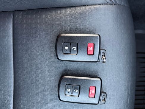 Used 2023 Toyota Tacoma Limited image 11