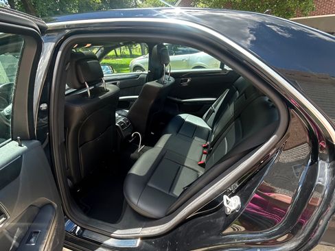 Used 2010 Mercedes-Benz E 350 4MATIC Sedan image 10