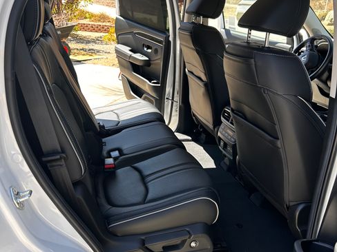 Used 2023 Honda Pilot Elite image 8