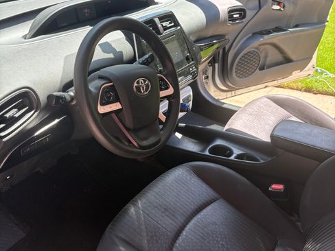 Used 2016 Toyota Prius Two FWD image 11