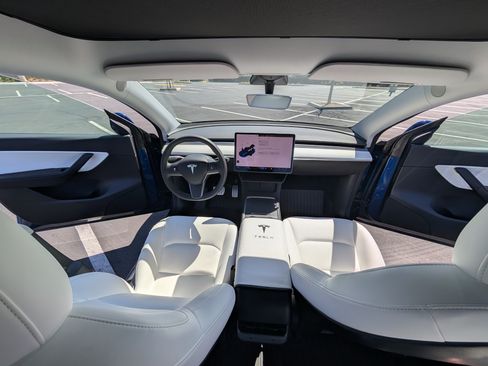 Used 2021 Tesla Model Y Performance image 10